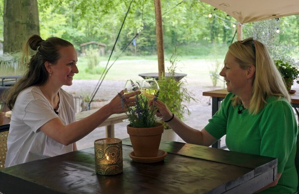 Jeanine en Sharon in Hoe Gaat Dat Bij Jullie Thuis?