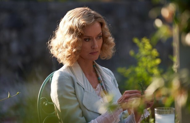 Natascha McElhone in Hotel Portofino