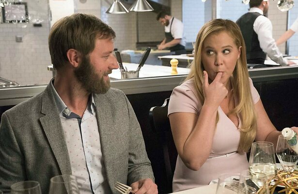 Amy Schumer en Rory Scovel in I Feel Pretty