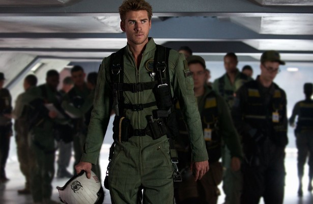 Liam Hemsworth voor Independence Day: Resurgence