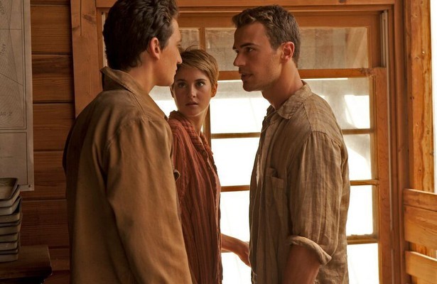 Miles Teller, Shailene Woodley en Theo James in Insurgent