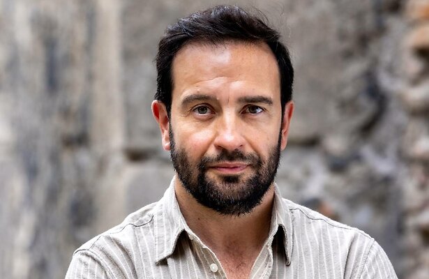 Jeroen Spitzenberger is een bekende acteur op Nederlandse televisie.