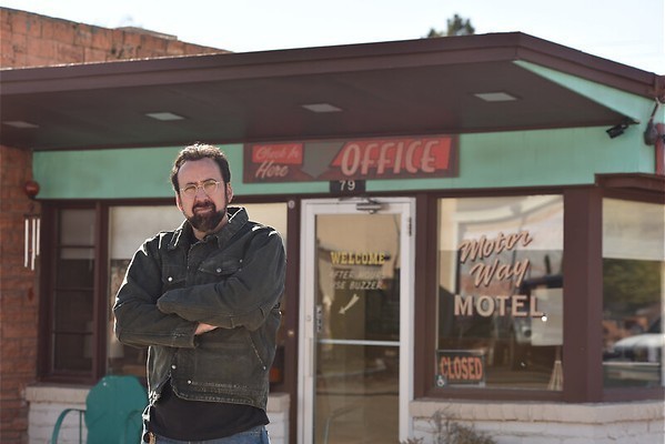 Nicolas Cage koopt een motel