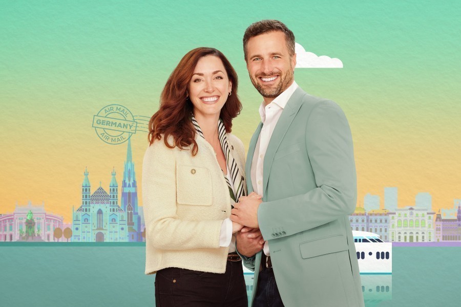 Love on the Danube: Kissing Stars