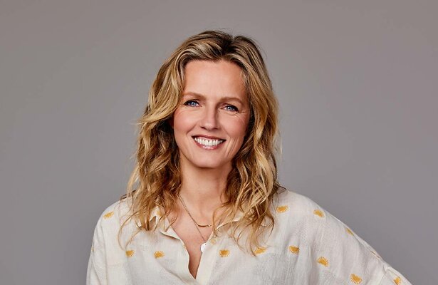 Leonie ter Braak neemt B&B Vol Liefde-stokje over van Art Rooijakkers.