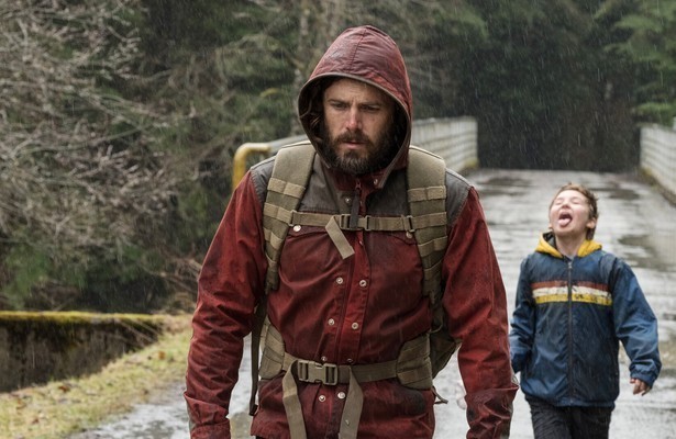 Anna Pniowsky en Casey Affleck in Light of My Life