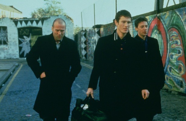 Jason Statham, Nick Moran en Dexter Fletcher in Lock, Stock and Two Smoking Barrels