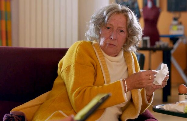 Loes Luca als Babs voor Maud & Babs