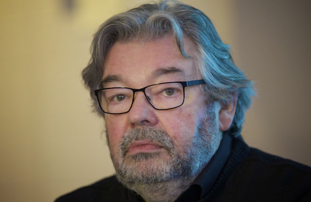 Maarten van Rossem tijdens de presentatie van de serie 'Hier zijn de Van Rossems'.