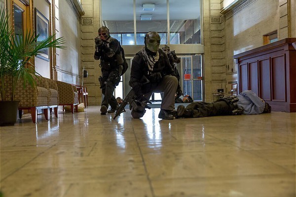 Overvalt Bruce Willis zijn eigen bank?