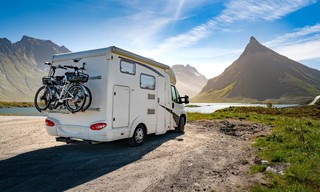 Maxi camping cars ou mini vans : La folie des vacances en liberté