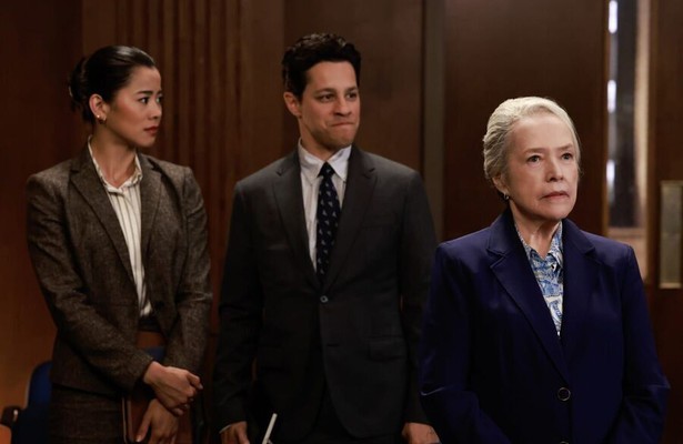 Kathy Bates, David Del Rio en Leah Lewis in Matlock