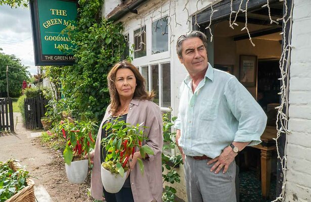 Julie Graham en Nathaniel Parker in Midsomer Murders
