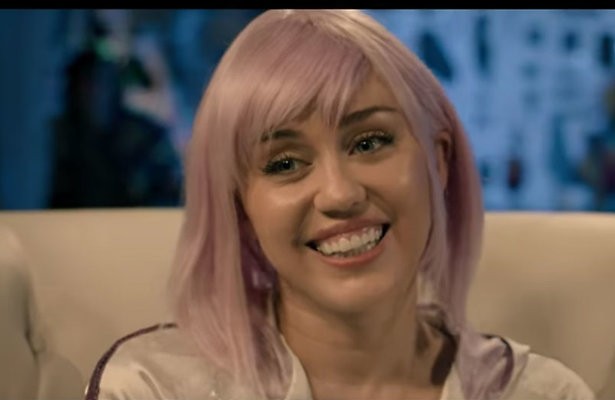 Miley Cyrus in nieuwe trailers 