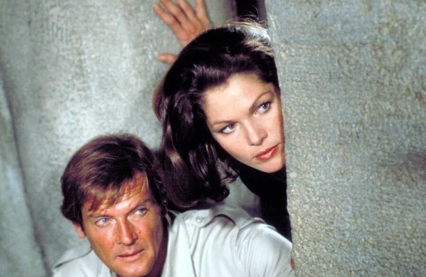 Roger Moore als James Bond