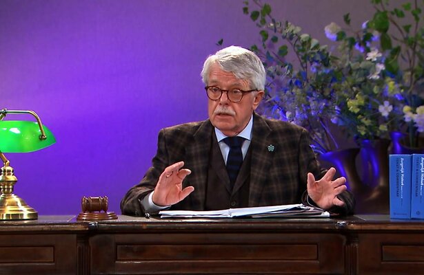 Tomatensoep-drama en webcamseks in Mr. Frank Visser Doet Uitspraak.