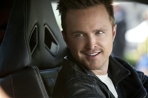Aaron Paul scheurt in snelle auto's
