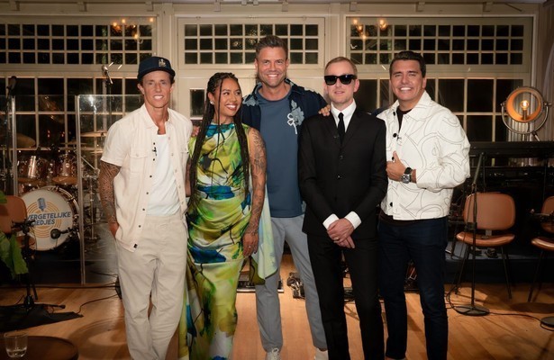 Sam Bettens, Tabitha, Simon Keizer, Dave von Raven en Jan Smit in Onvergetelijke Liedjes