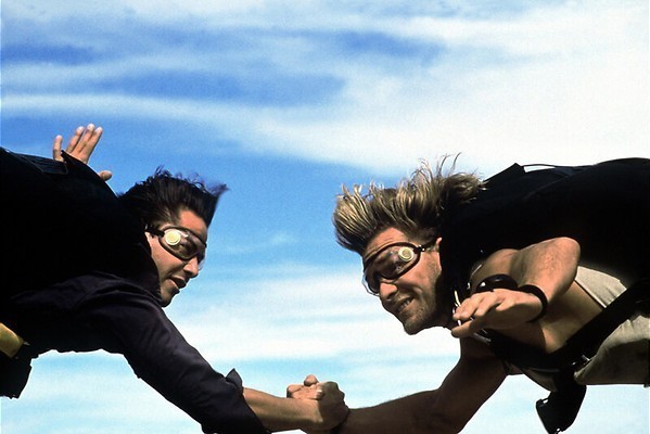 Keanu Reeves infiltreert in surfgroep