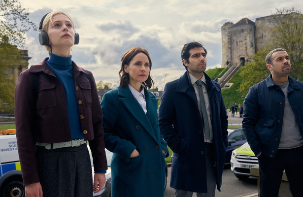 Ella Maisy Purvis, Laura Fraser, Ali Ariaie en Nathan Welsh in Patience