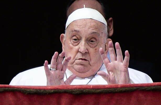 Paus Franciscus bij laatste Urbi et Orbi.