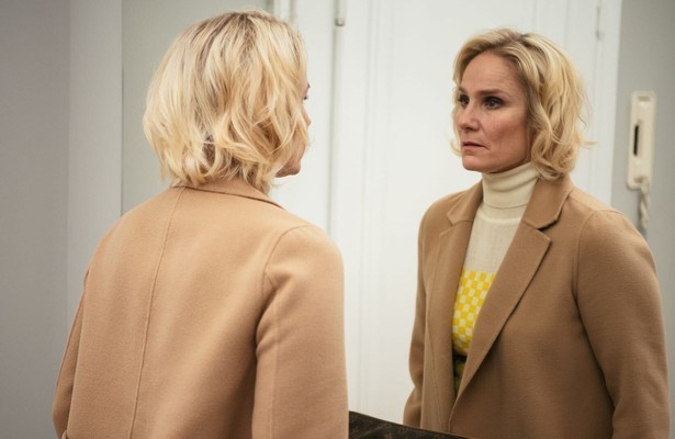 Laura Malmivaara als Linda in Queen of Fucking Everything