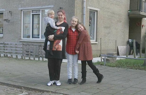 Barbara en haar gezin in Steenrijk, Straatarm