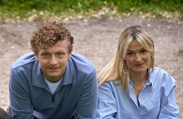 Teun Donders als Jonas en Teunie de Brouwer als Laura in Dertigers