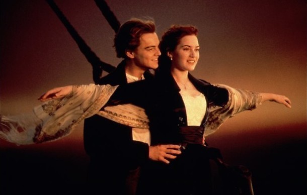 Leonardo DiCaprio is op Kate Winslet in Titanic