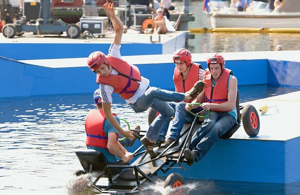 Te Land, Ter Zee en in de Lucht 