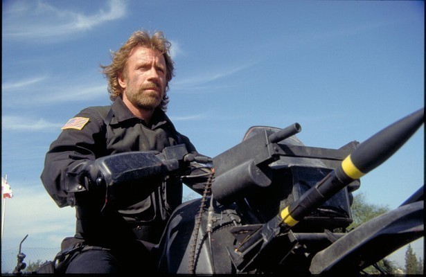 Chuck Norris als kolonel Scot McCoy in The Delta Force
