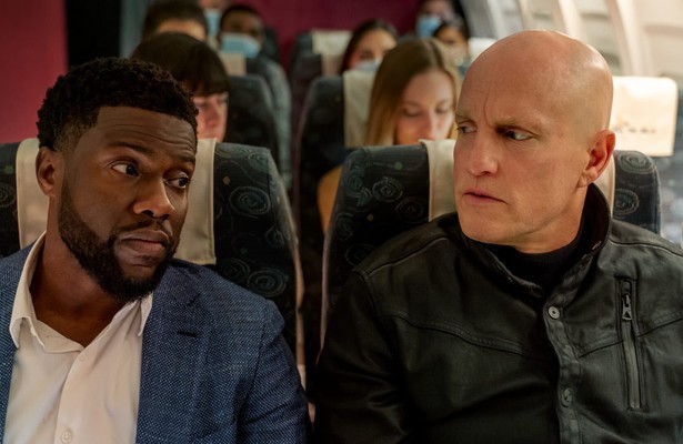 Kevin Hart en Woody Harrelson in The Man from Toronto