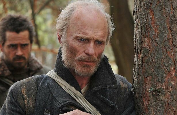 Colin Farrell en Ed Harris in The Way Back