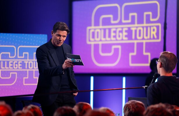 Twan Huys in College Tour