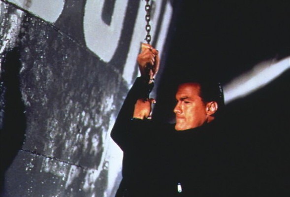 Scheepskok Steven Seagal bakt ze bruin