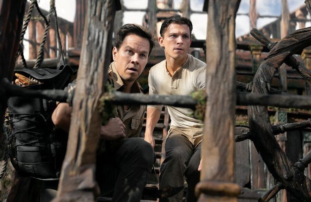 Tom Holland en Mark Wahlberg in Uncharted