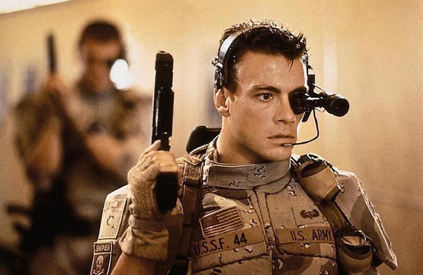 Jean-Claude Van Damme is een robotsoldaat