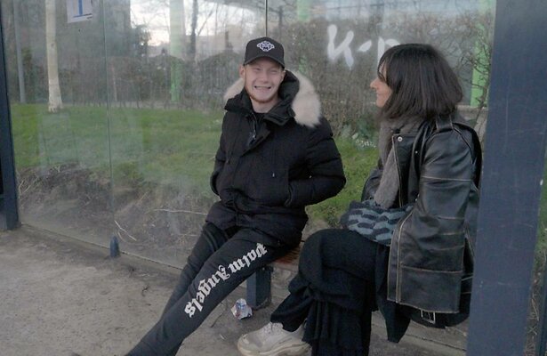 Sven met Sahar Meradji.