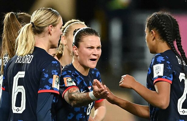 Sherida Spitse voor het Nederlands Elftal