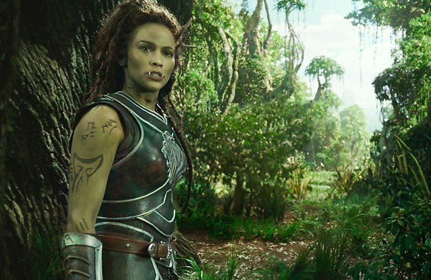 Travis Fimmel vecht tegen orcs