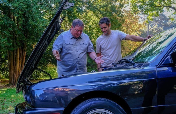 Mike Brewer en, Marc Priestley voor Wheeler Dealers World Tour