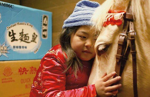 Ebbie Tam als Winky Wong in Het Paard van Sinterklaas