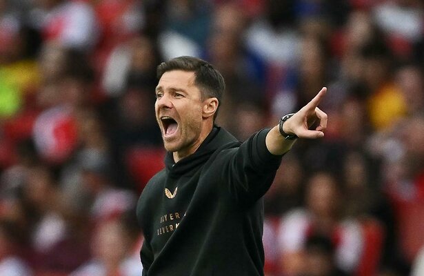 Xabi Alonso voor Bayer Leverkusen