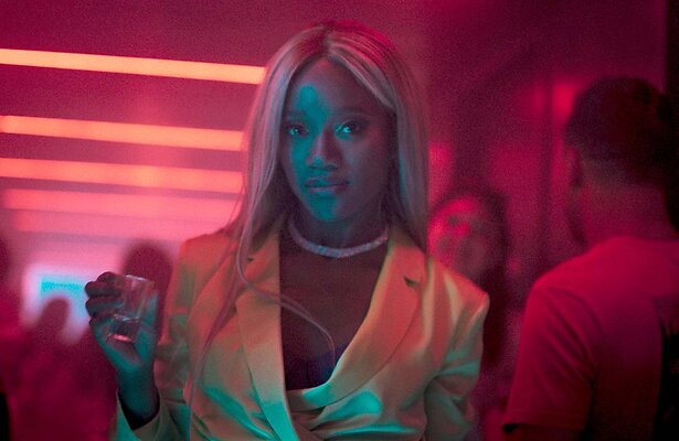 Yootha Wong-Loi-Sing als Yola in Santos