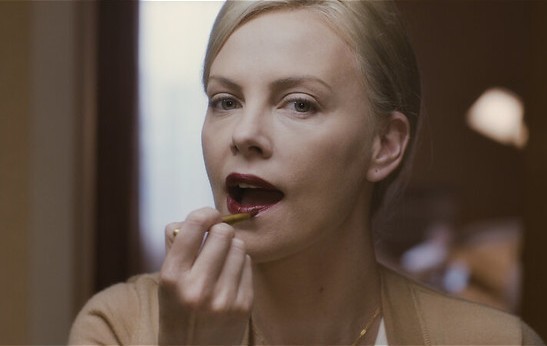 Charlize Theron wil niet volwassen worden