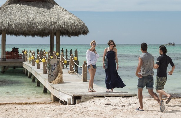 Mandy Moore en Claire Holt in 47 Meters Down