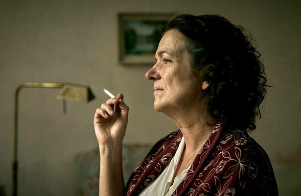 Malou Gorter in de rol van Gertrude van Tijn