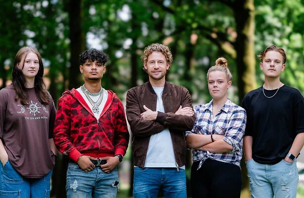 Ewout Genemans voor De Jeugdkliniek