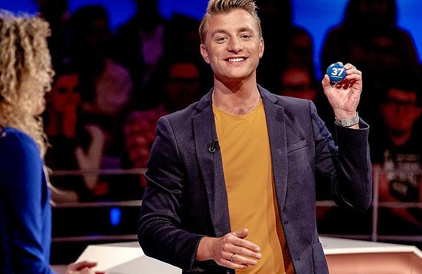 Ook Jan Versteegh gaat met de ballen bloot