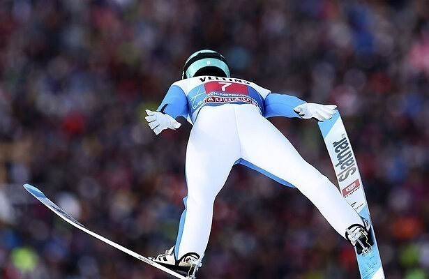 Peter Prevc tijdens het skischansspringen in 2024